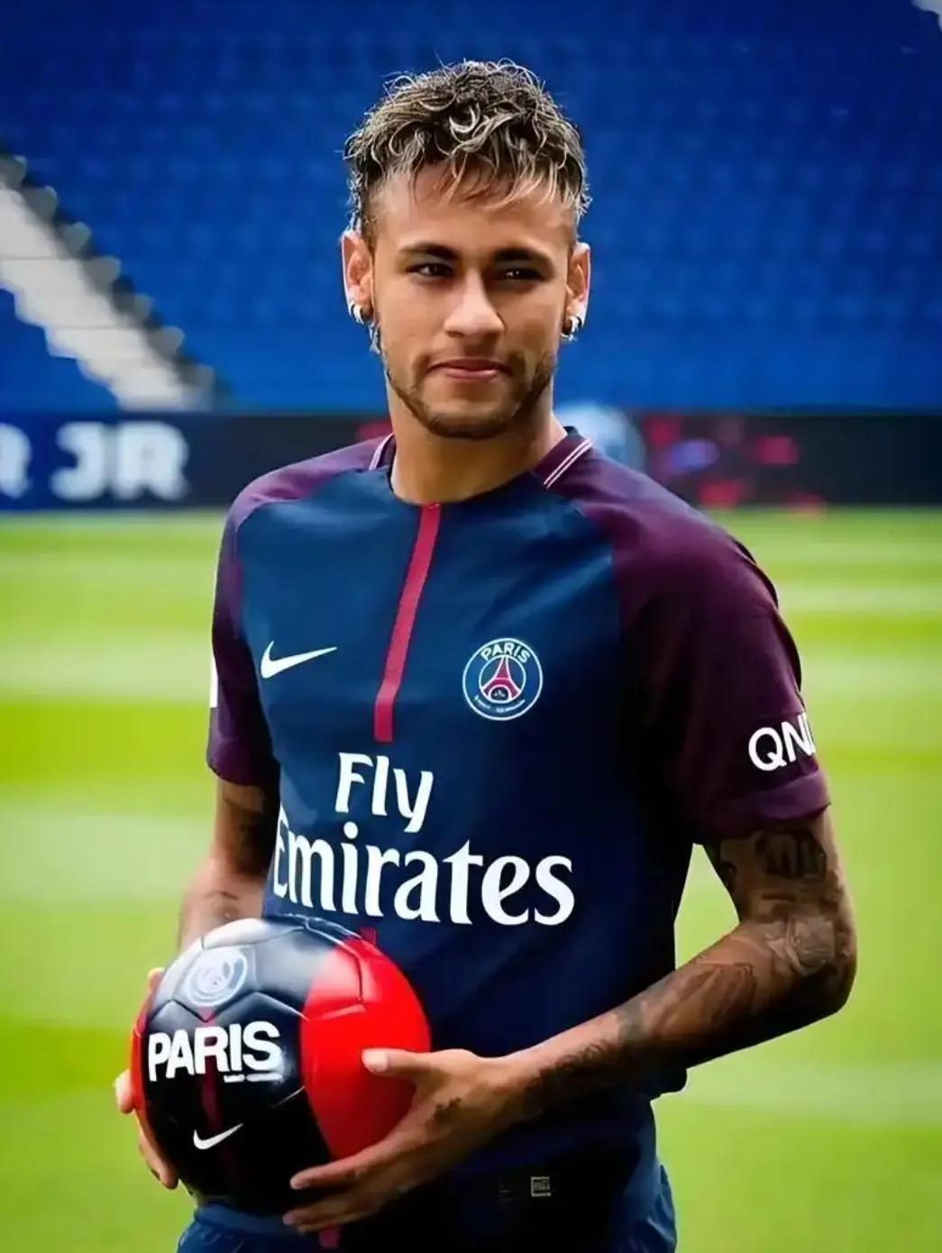 内马尔重返赛场，比赛规则变更首场状态出色，TES观众沸腾！